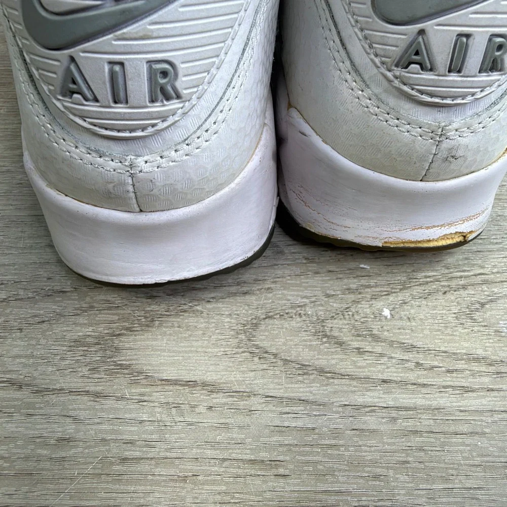 Nike Air Max 90 White Snakeskin Gum Sole Sneakers Size 10 Mens